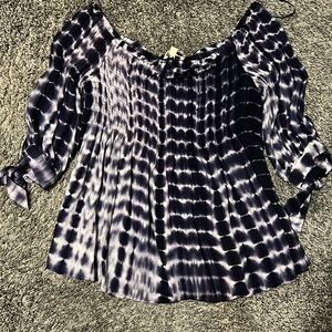 ee:some blue tie dye top